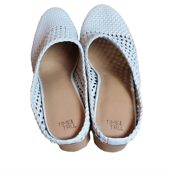 Time and Tru White Pointed Toe Woven Slip On Block Heel Mule - Picture 4 of 8